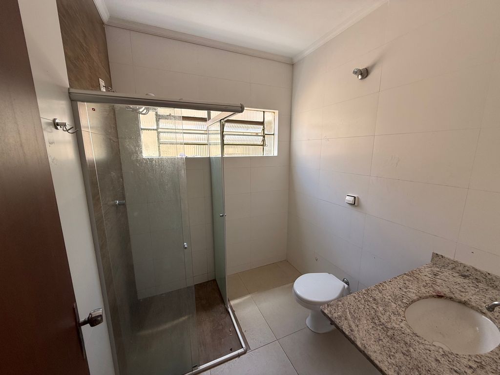 ? Casa Espaçosa e Bem Localizada na Região da Jorge Casoni