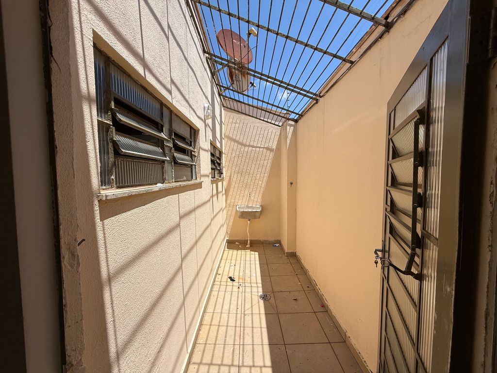 ? Casa Espaçosa e Bem Localizada na Região da Jorge Casoni