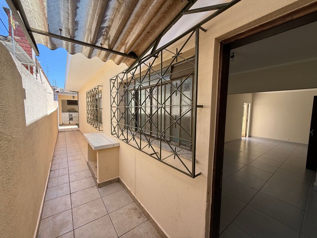 ? Casa Espaçosa e Bem Localizada na Região da Jorge Casoni