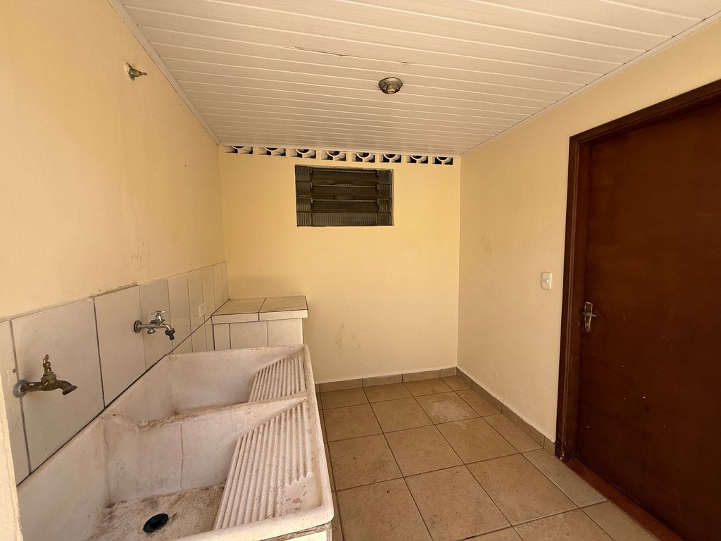 ? Casa Espaçosa e Bem Localizada na Região da Jorge Casoni