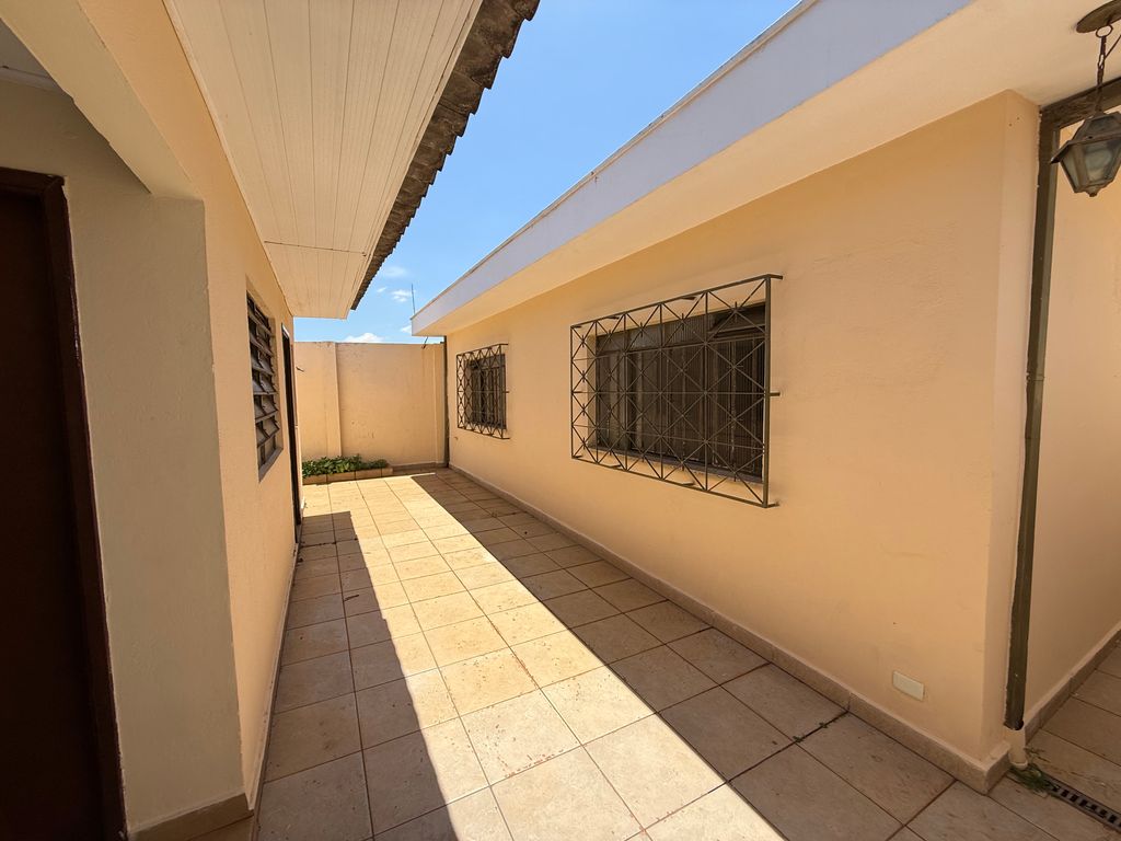 Casa Espaçosa e Bem Localizada na Região da Jorge Casoni