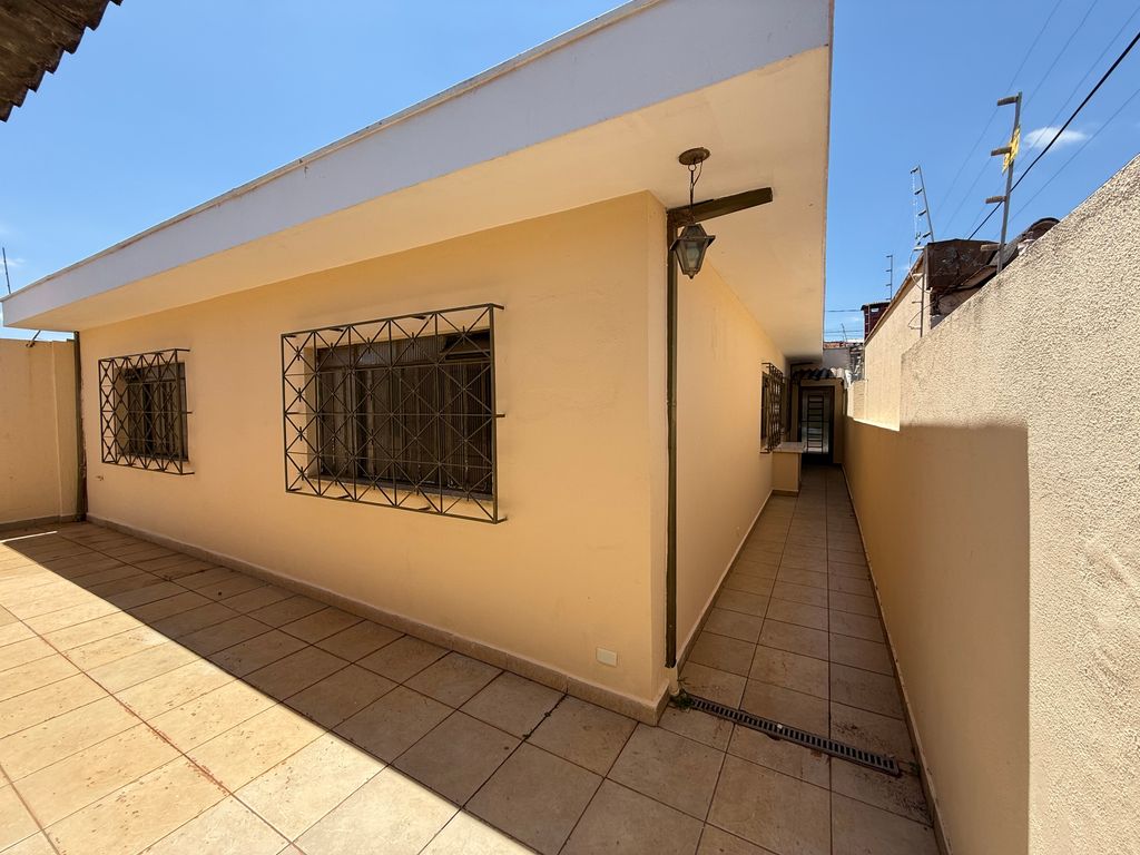 Casa Espaçosa e Bem Localizada na Região da Jorge Casoni