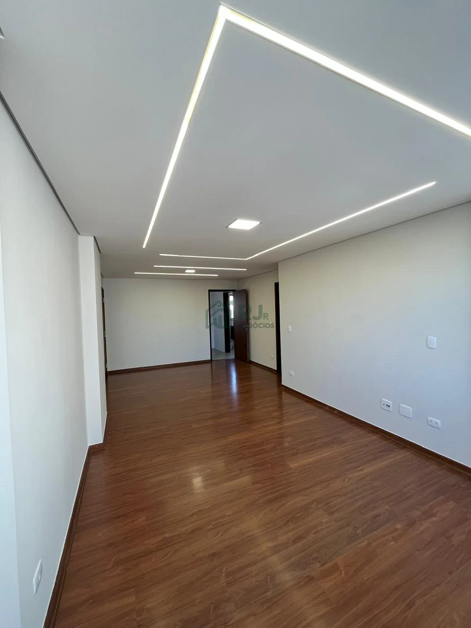 Apartamento Amplo com 3 Quartos e Suíte à Venda no Centro de Londrina