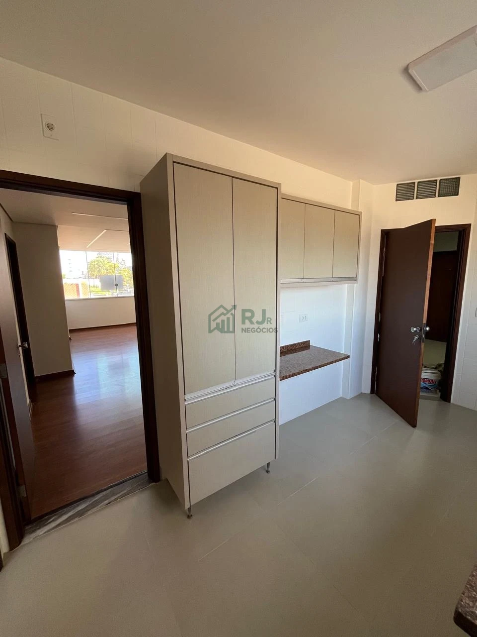 Apartamento Amplo com 3 Quartos e Suíte à Venda no Centro de Londrina