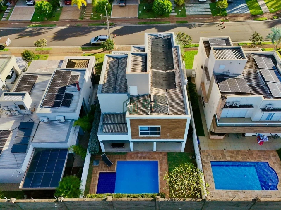 Casa de Alto Padrão à Venda no Alphaville 2 em Londrina com 3 Suítes e Piscina Aquecida