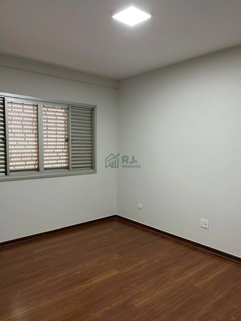 Apartamento Amplo com 3 Quartos e Suíte à Venda no Centro de Londrina