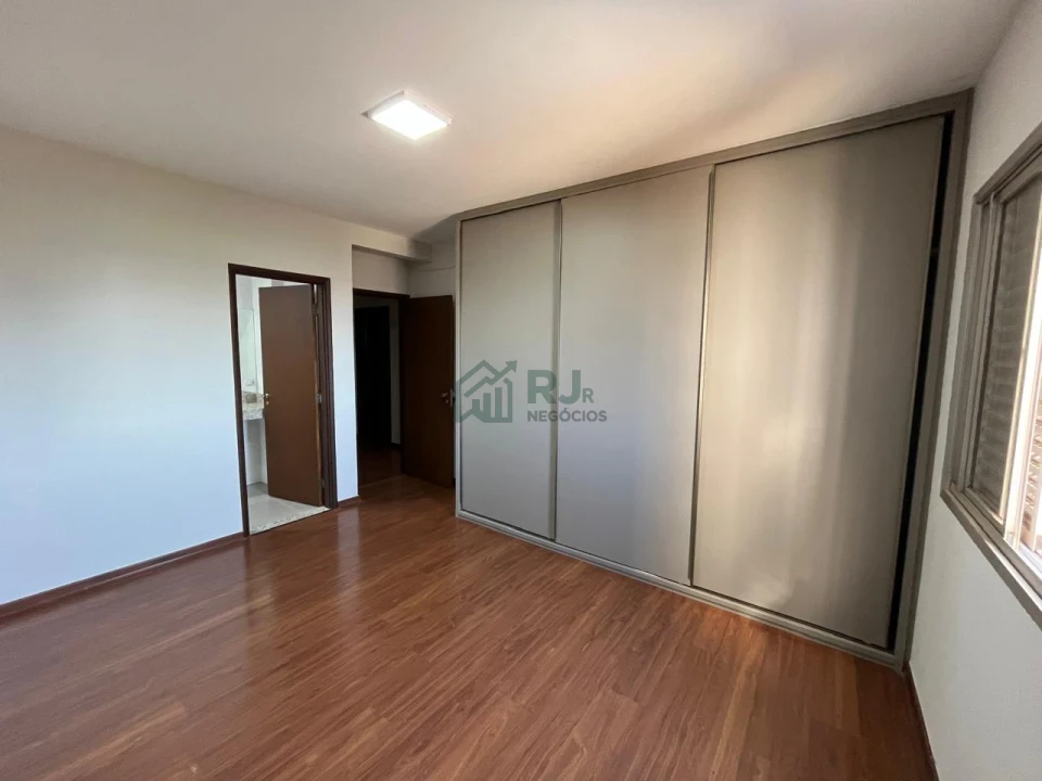 Apartamento Amplo com 3 Quartos e Suíte à Venda no Centro de Londrina