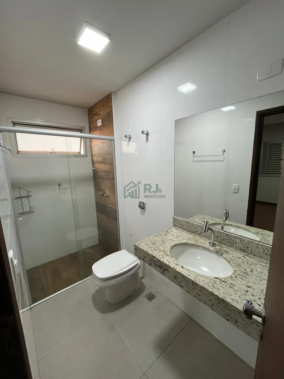 Apartamento Amplo com 3 Quartos e Suíte à Venda no Centro de Londrina