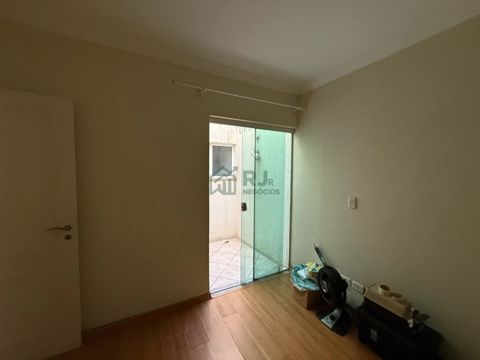 Casa de Condomínio com 3 Quartos - Vale do Arvoredo