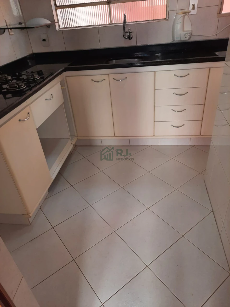 Imagens do imóveis Apartamento à venda no Condomínio Residencial Tietê com 2 quartos na Região Central de Londrina