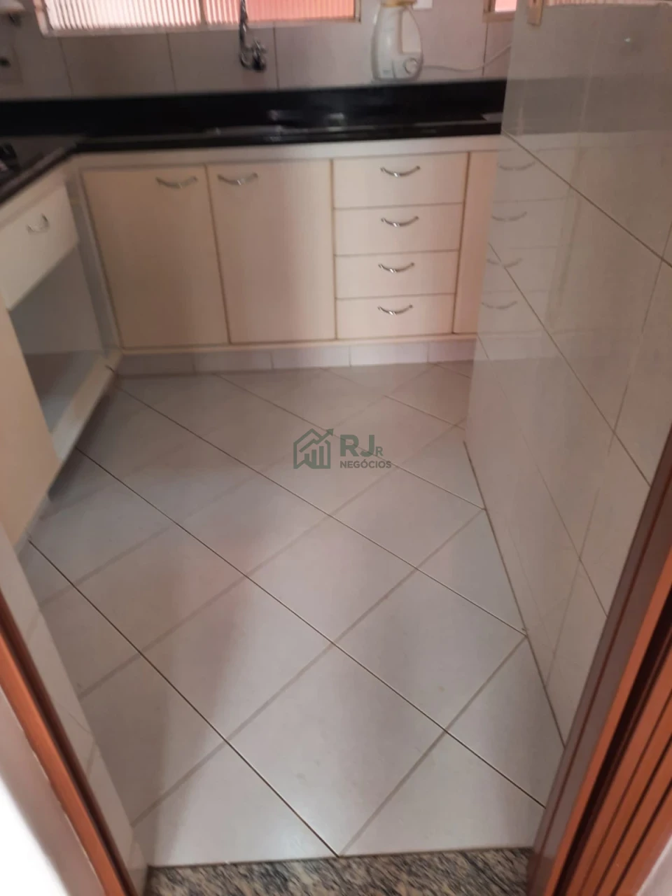 Imagens do imóveis Apartamento à venda no Condomínio Residencial Tietê com 2 quartos na Região Central de Londrina