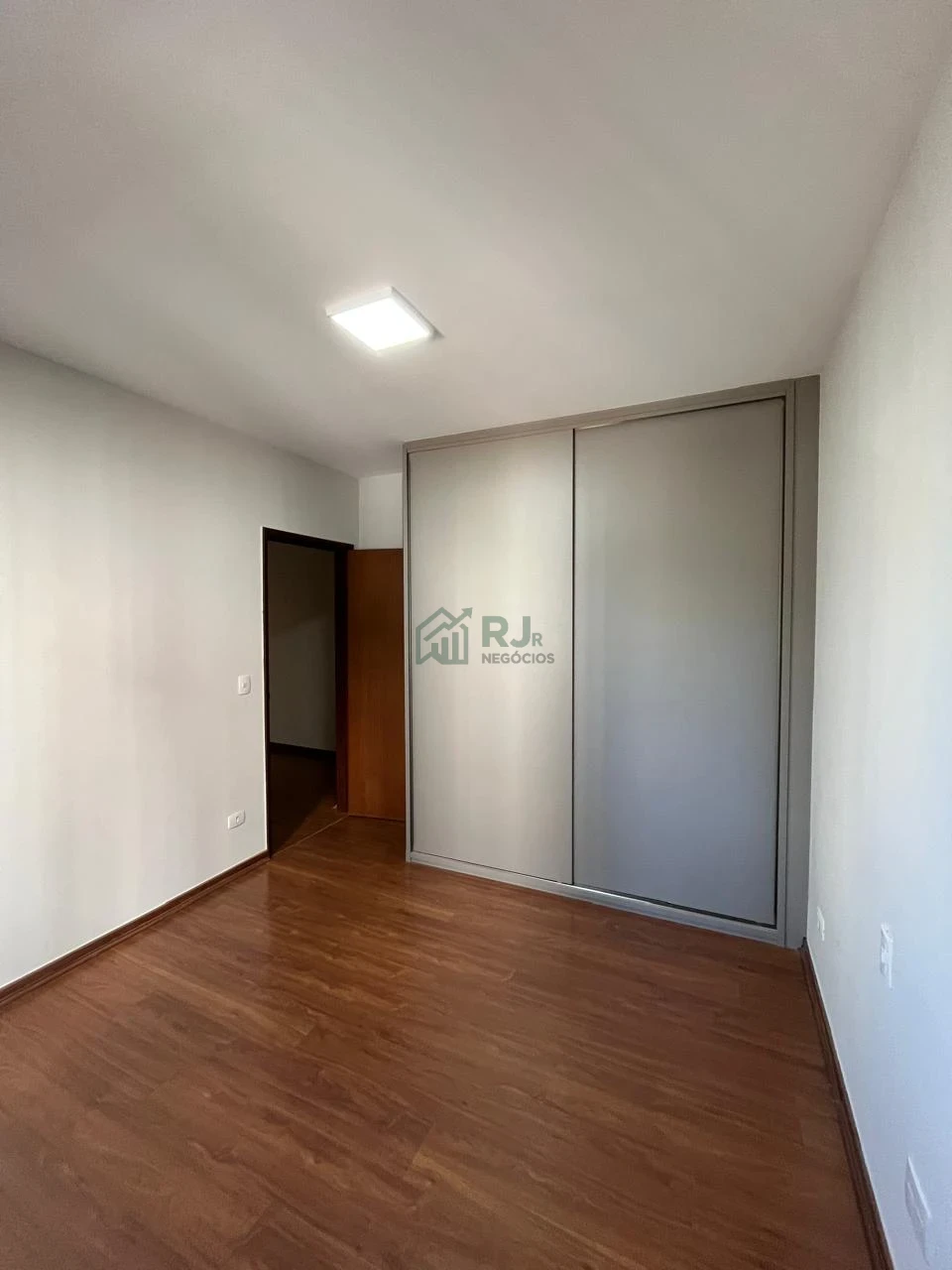 Apartamento Amplo com 3 Quartos e Suíte à Venda no Centro de Londrina