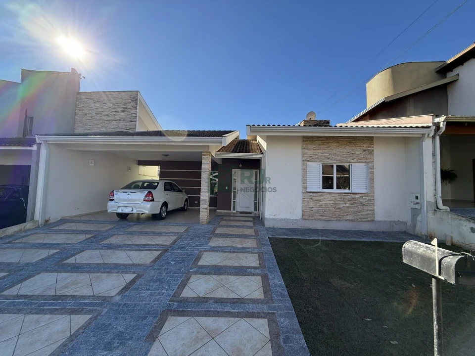 Casa de Condomínio com 3 Quartos - Vale do Arvoredo