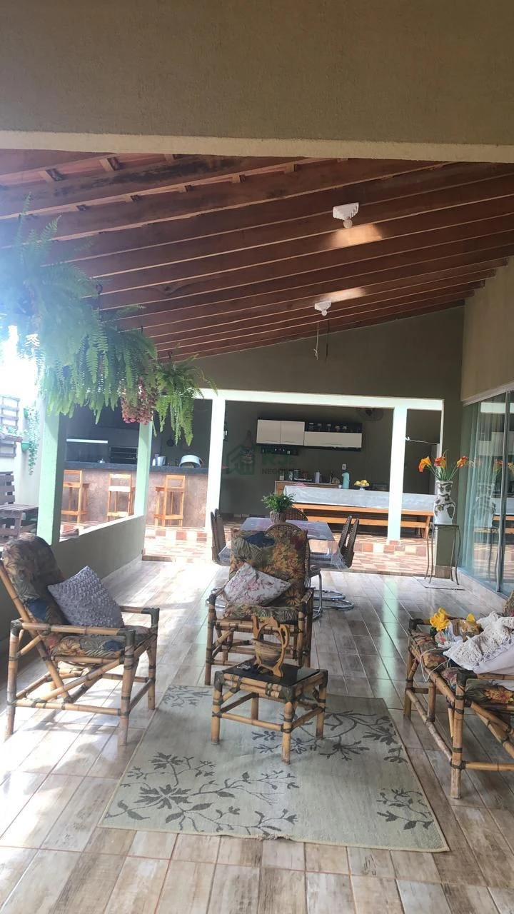 Chácara à Venda - Água dos Periquitos, Londrina/PR