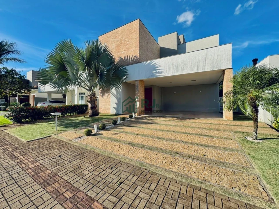 Casa de Alto Padrão à Venda no Alphaville 2 em Londrina com 3 Suítes e Piscina Aquecida