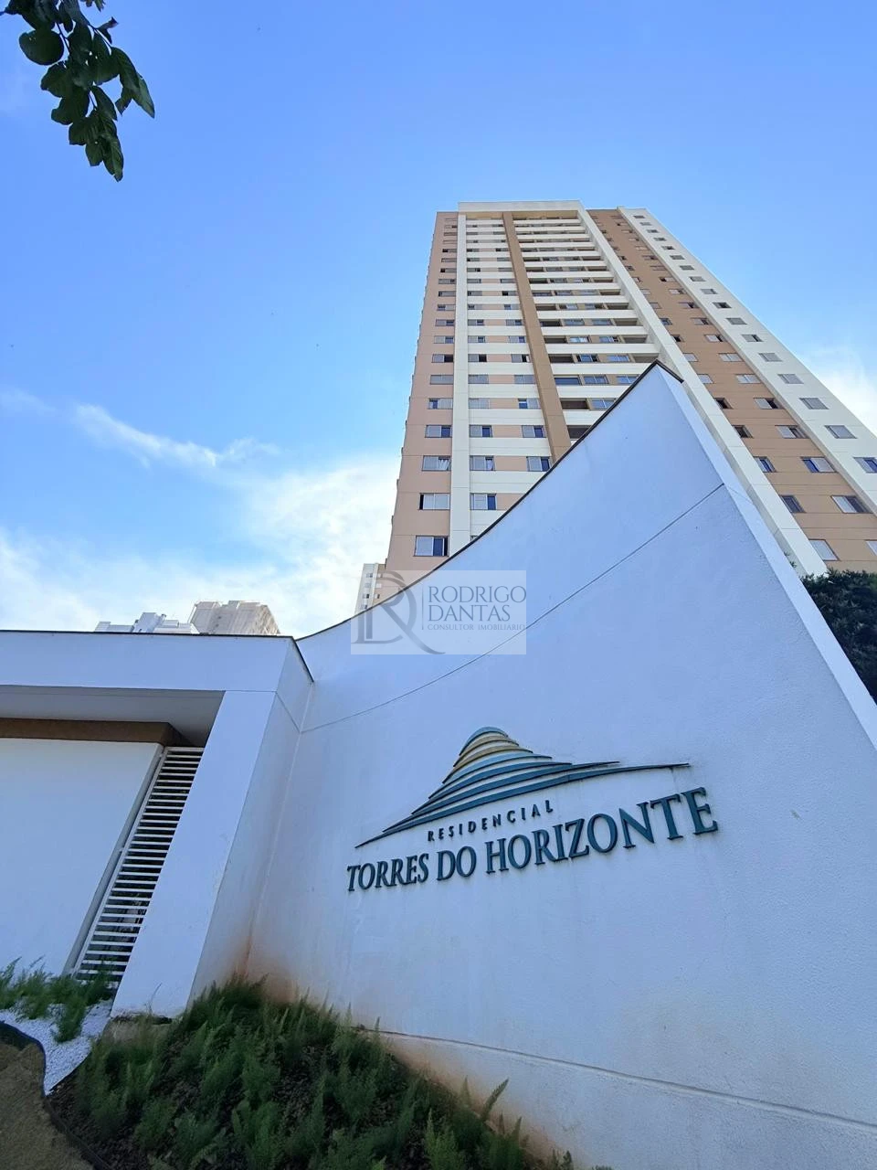 Imagens do imóveis TORRES DO HORIZONTE - APARTAMENTO - LOCAÇÃO - VENDA - GLEBA PLHANO - LONDRINA PR