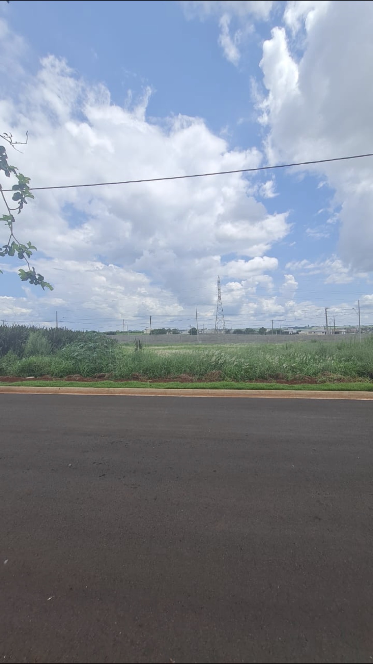 Imagens do imóveis Vende-Se Terreno Condomínio Indaiá Zona Leste