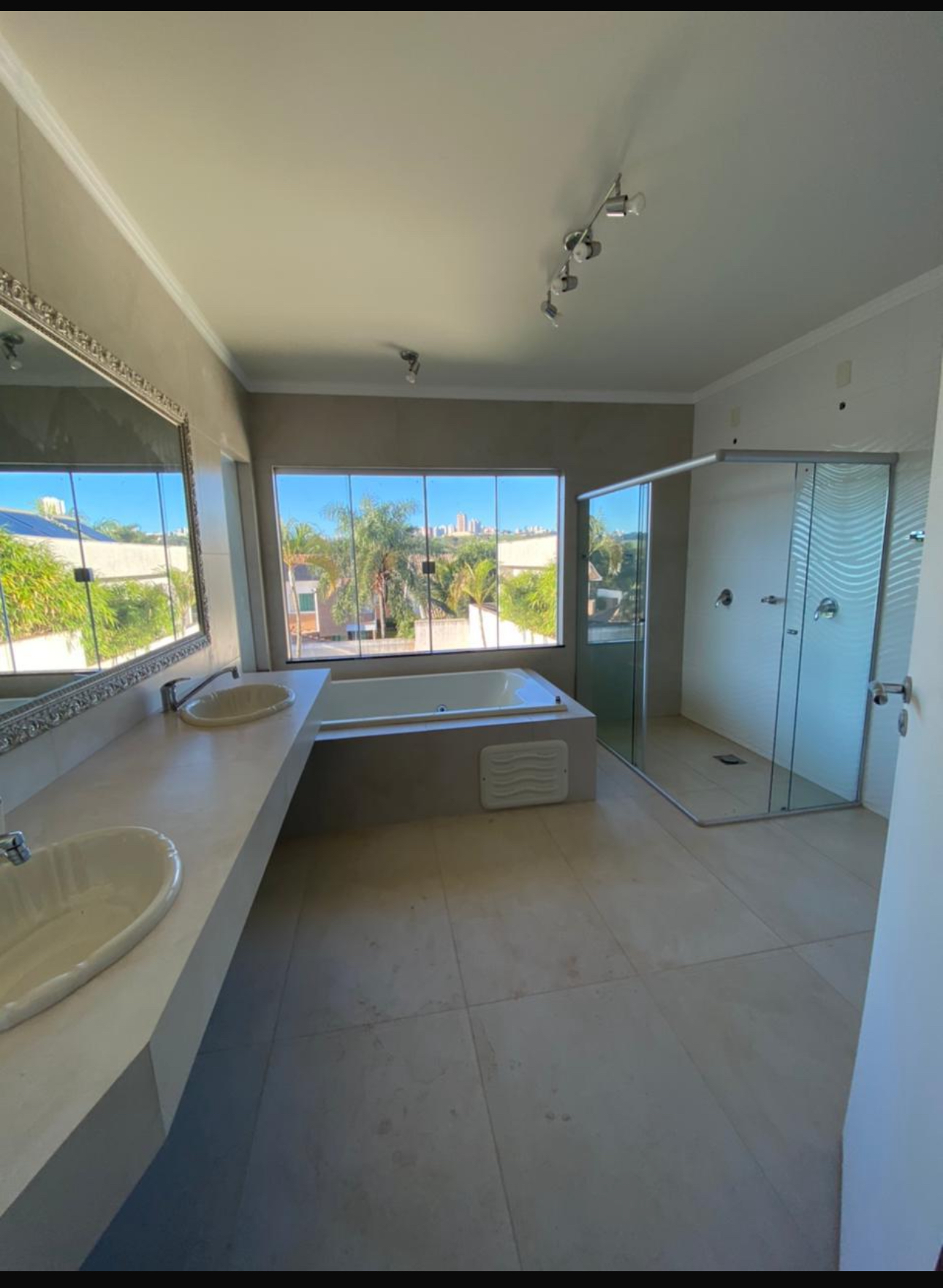 Imagens do imóveis Vende-Se Ou Aluga-Se casa No Royal Golf