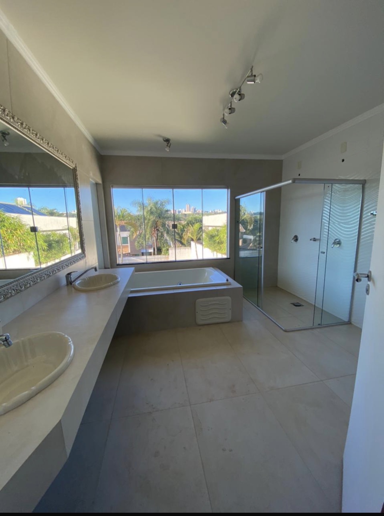 Imagens do imóveis aluga-Se Casa No Royal Golf