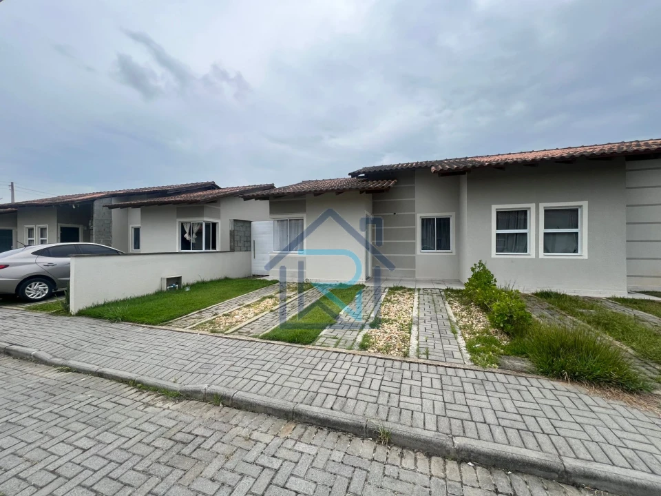 Casa à Venda em Residencial Fechado no itinga