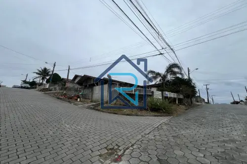2 Casas no Terreno de Esquina