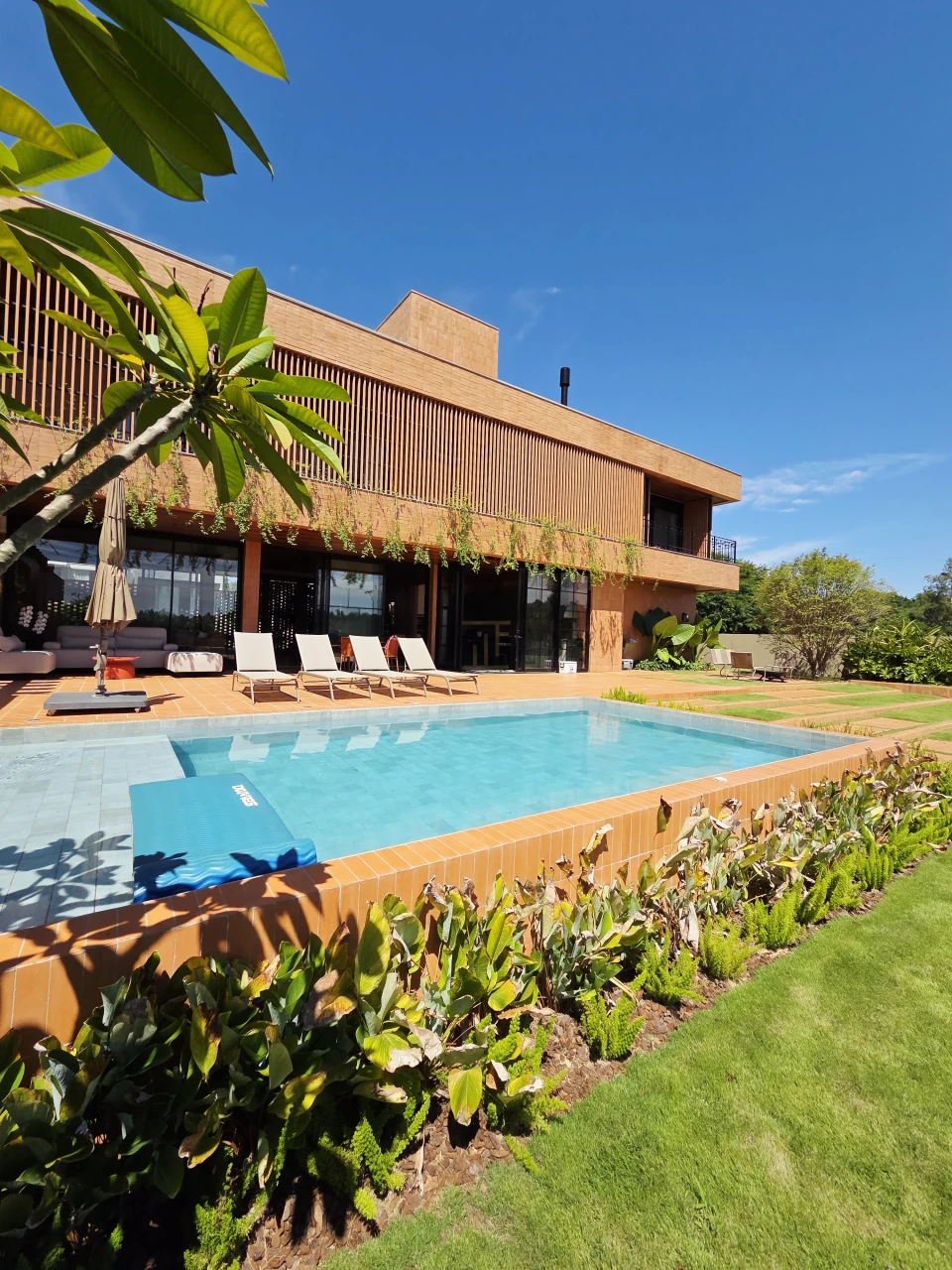 Casa a Venda com 4 Suítes