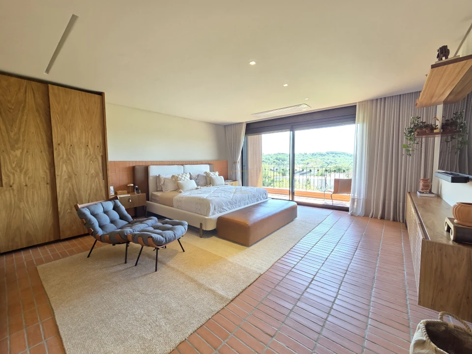 Casa a Venda com 4 Suítes