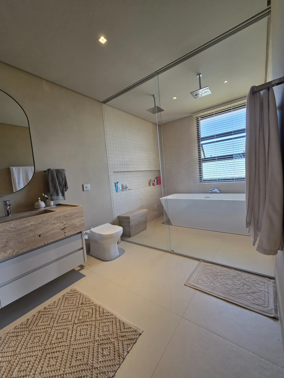 Casa a Venda com 4 Suítes