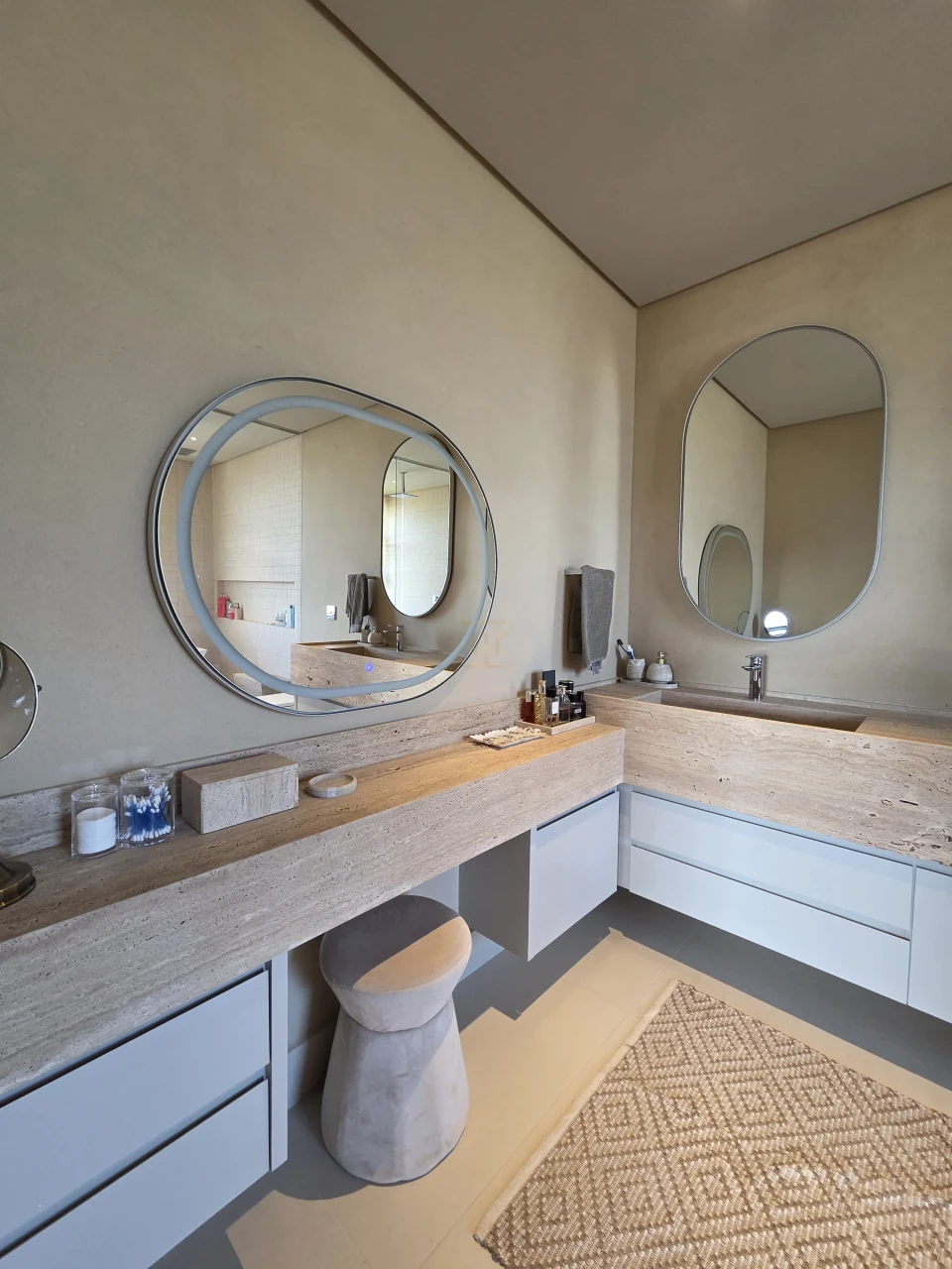 Casa a Venda com 4 Suítes