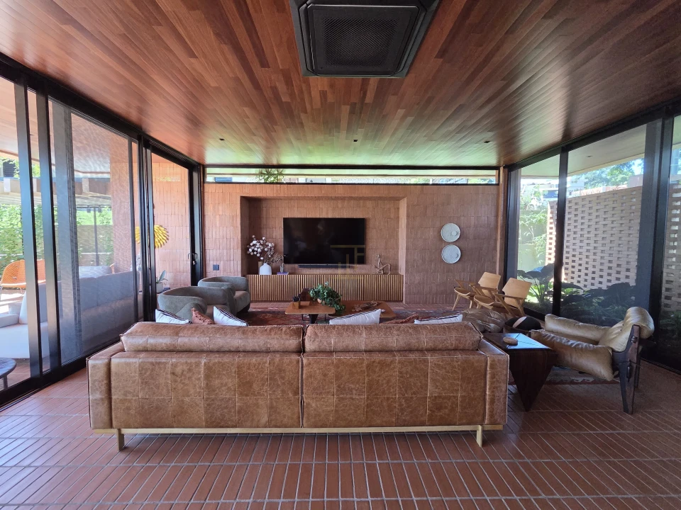 Casa a Venda com 4 Suítes