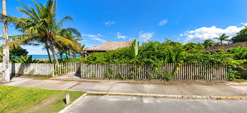 Imagens do imóveis CASA PÉ NA AREIA COM 4 SUÍTES EM TERRENO DE 3.840 M² – ITAPOÁ/SC