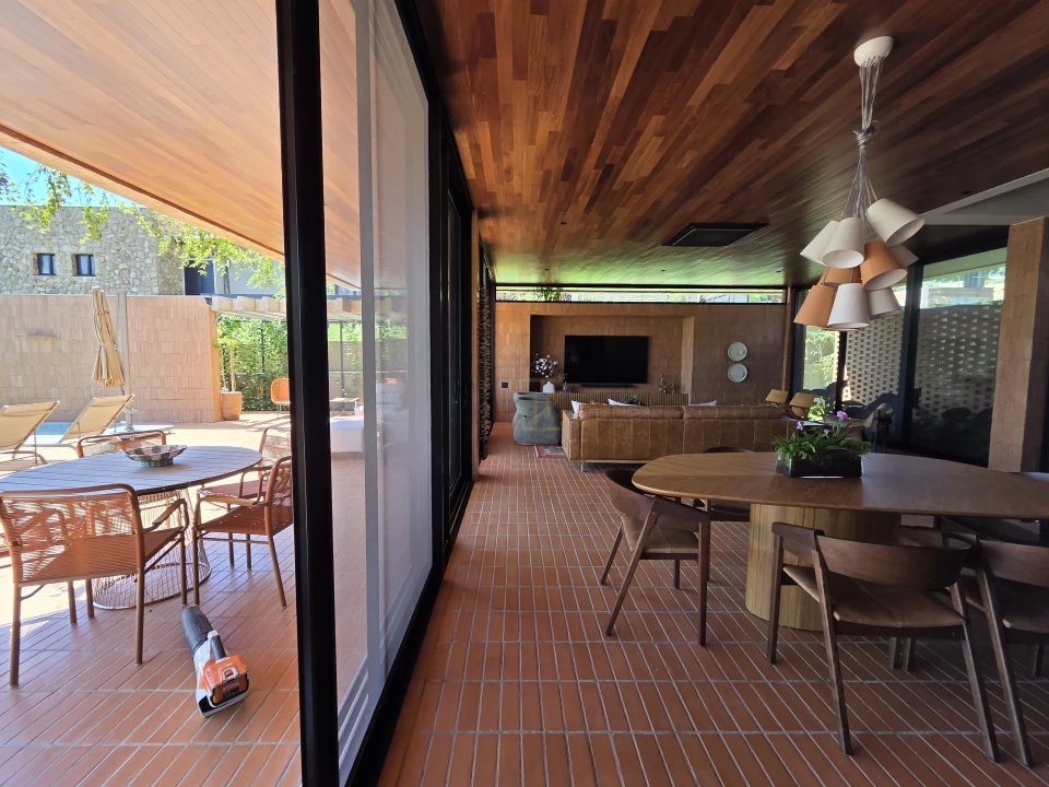 Casa a Venda com 4 Suítes