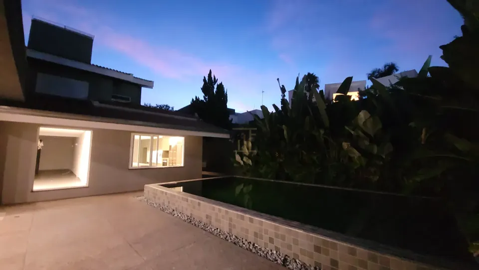 VENDE ou ALUGA - Casa Cond. Royal Tennis