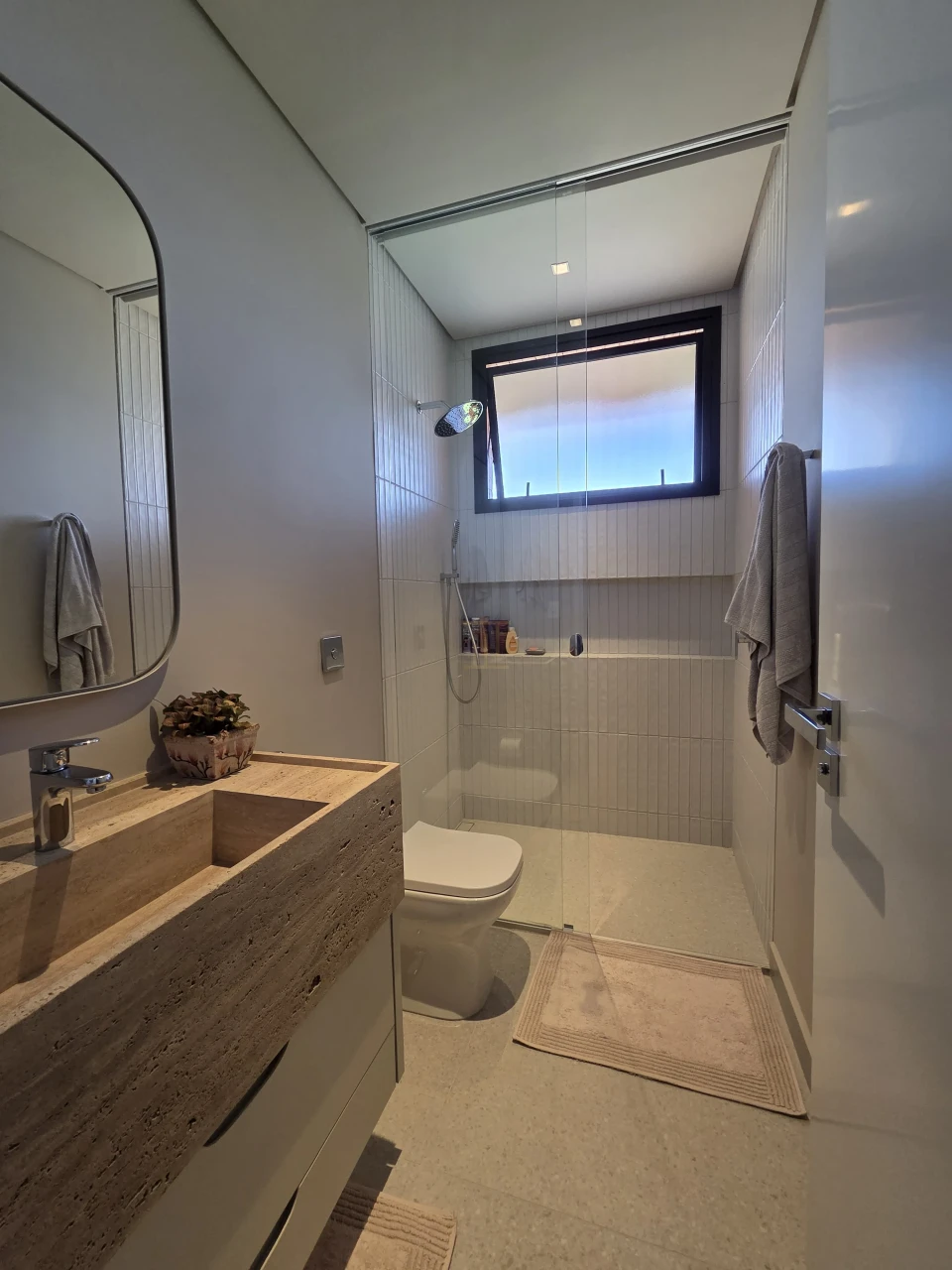 Casa a Venda com 4 Suítes