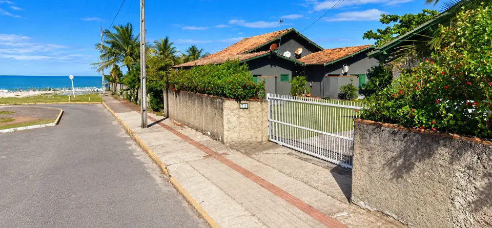 Imagens do imóveis CASA PÉ NA AREIA COM 4 SUÍTES EM TERRENO DE 3.840 M² – ITAPOÁ/SC