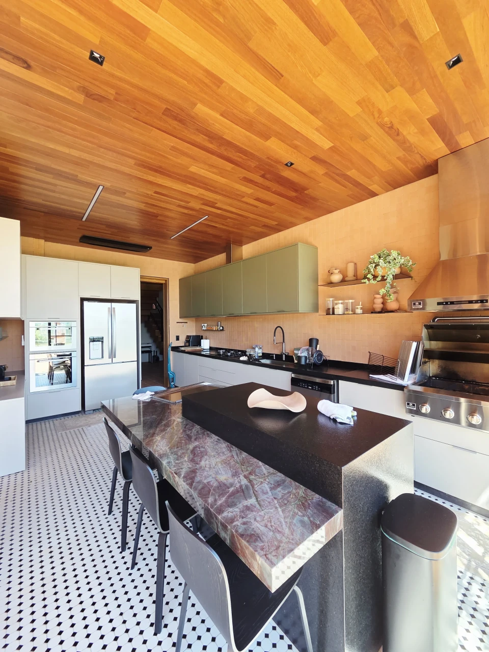 Casa a Venda com 4 Suítes