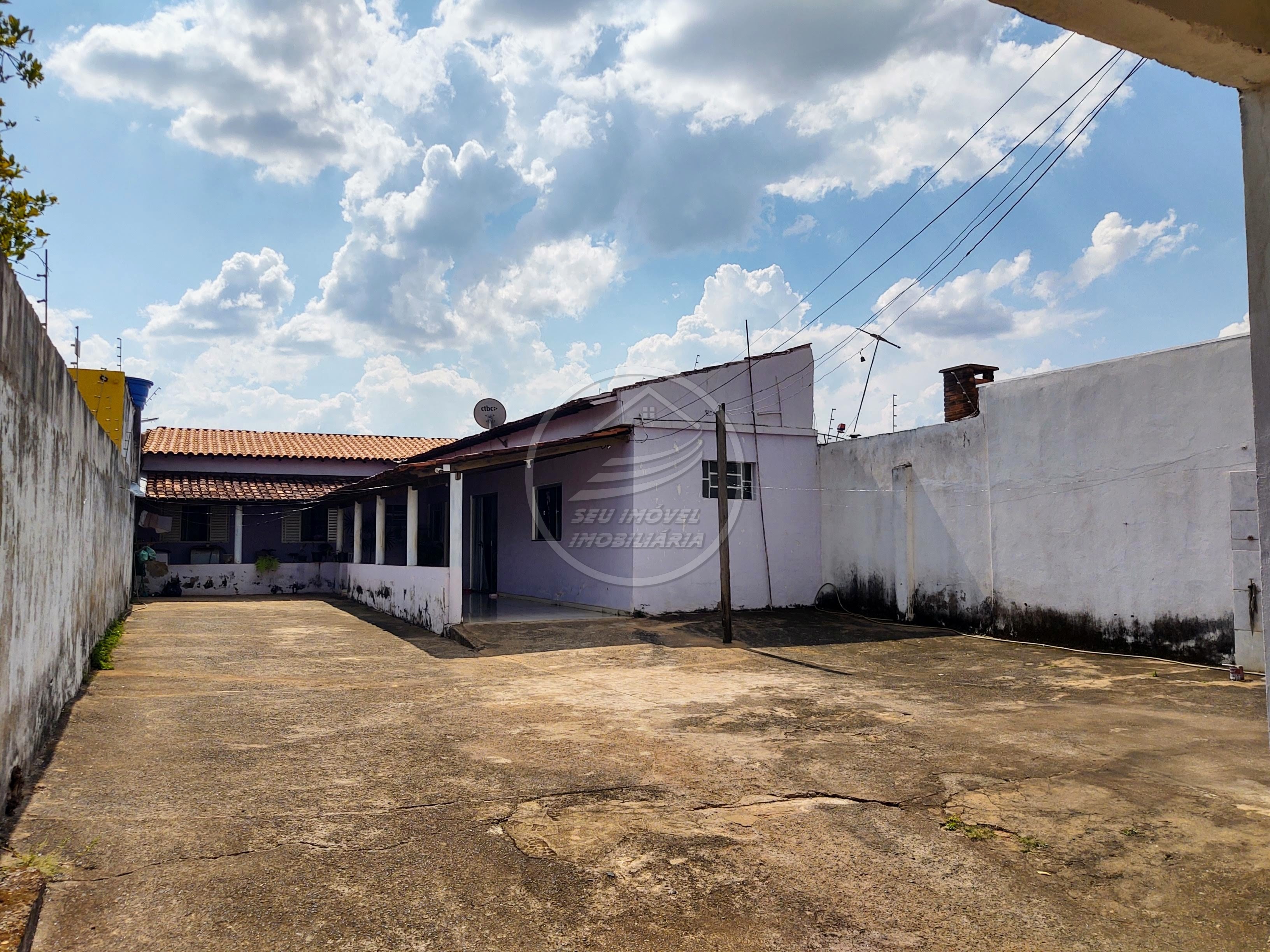 Casa a venda em Uberaba | Abadia | Com cômodo comercial | Oportunidade de investimento | R$ 500 mil