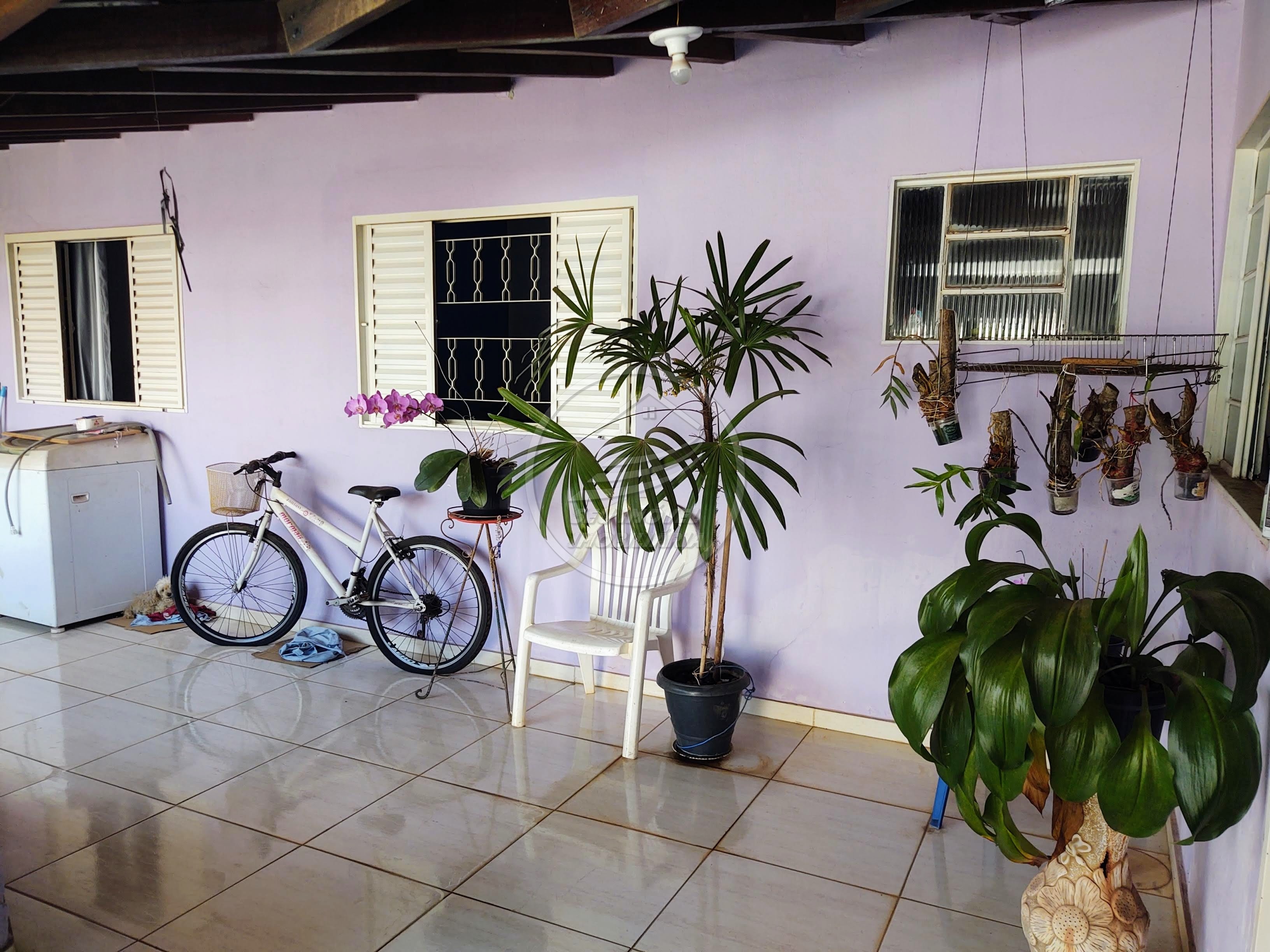 Casa a venda em Uberaba | Abadia | Com cômodo comercial | Oportunidade de investimento | R$ 500 mil