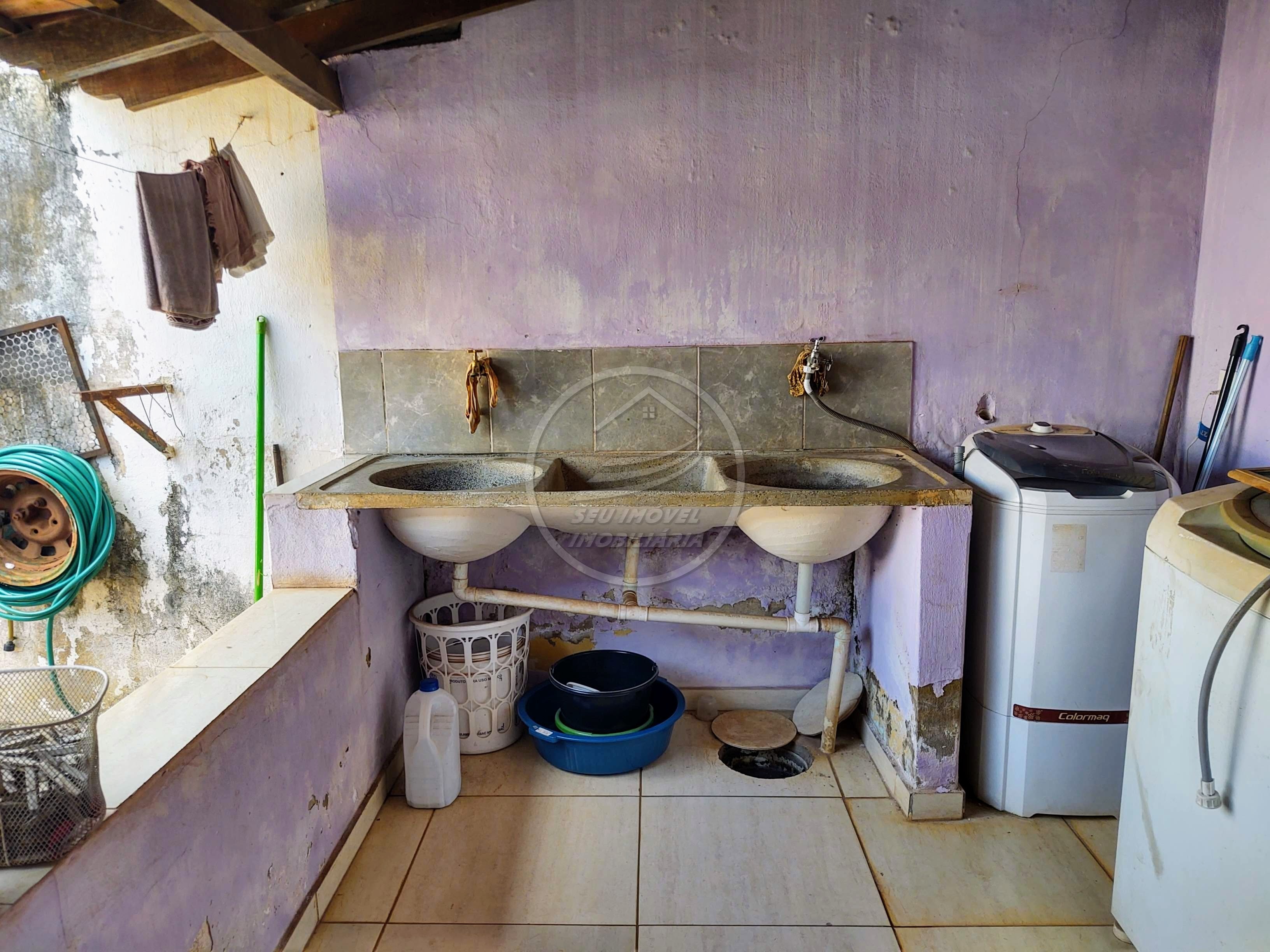 Casa a venda em Uberaba | Abadia | Com cômodo comercial | Oportunidade de investimento | R$ 500 mil