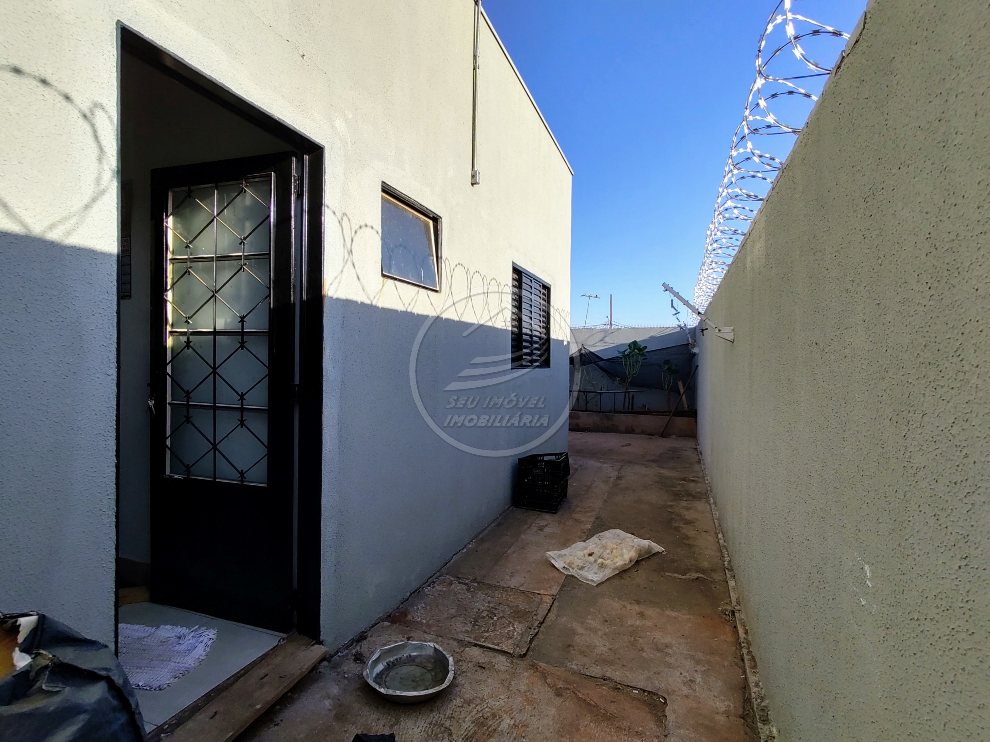 Casa a venda em Uberaba | Zeca Mendes | 2 Quartos  | 1 Suíte | 3 Vagas | R$ 270 mil