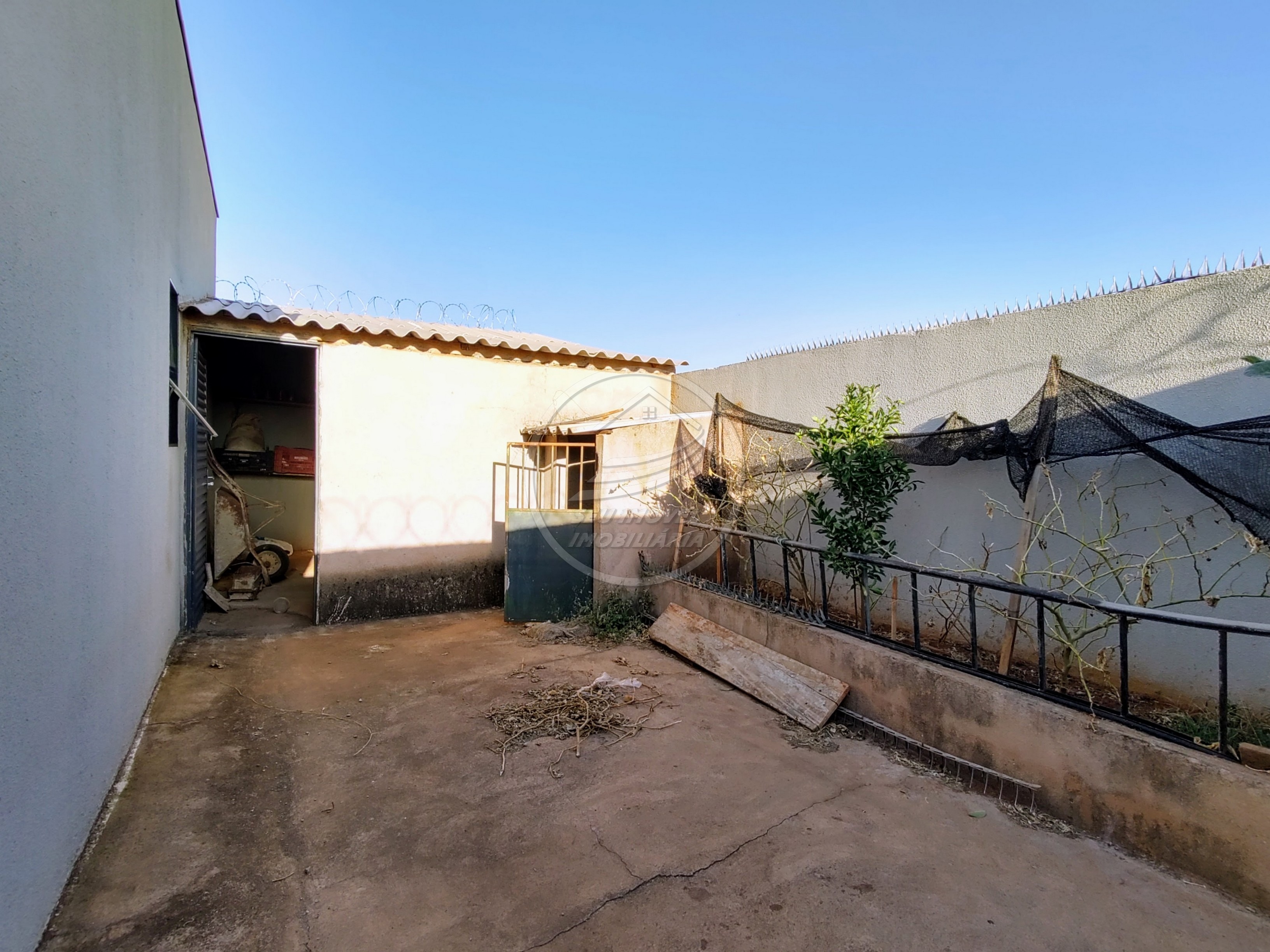 Casa a venda em Uberaba | Zeca Mendes | 2 Quartos  | 1 Suíte | 3 Vagas | R$ 270 mil