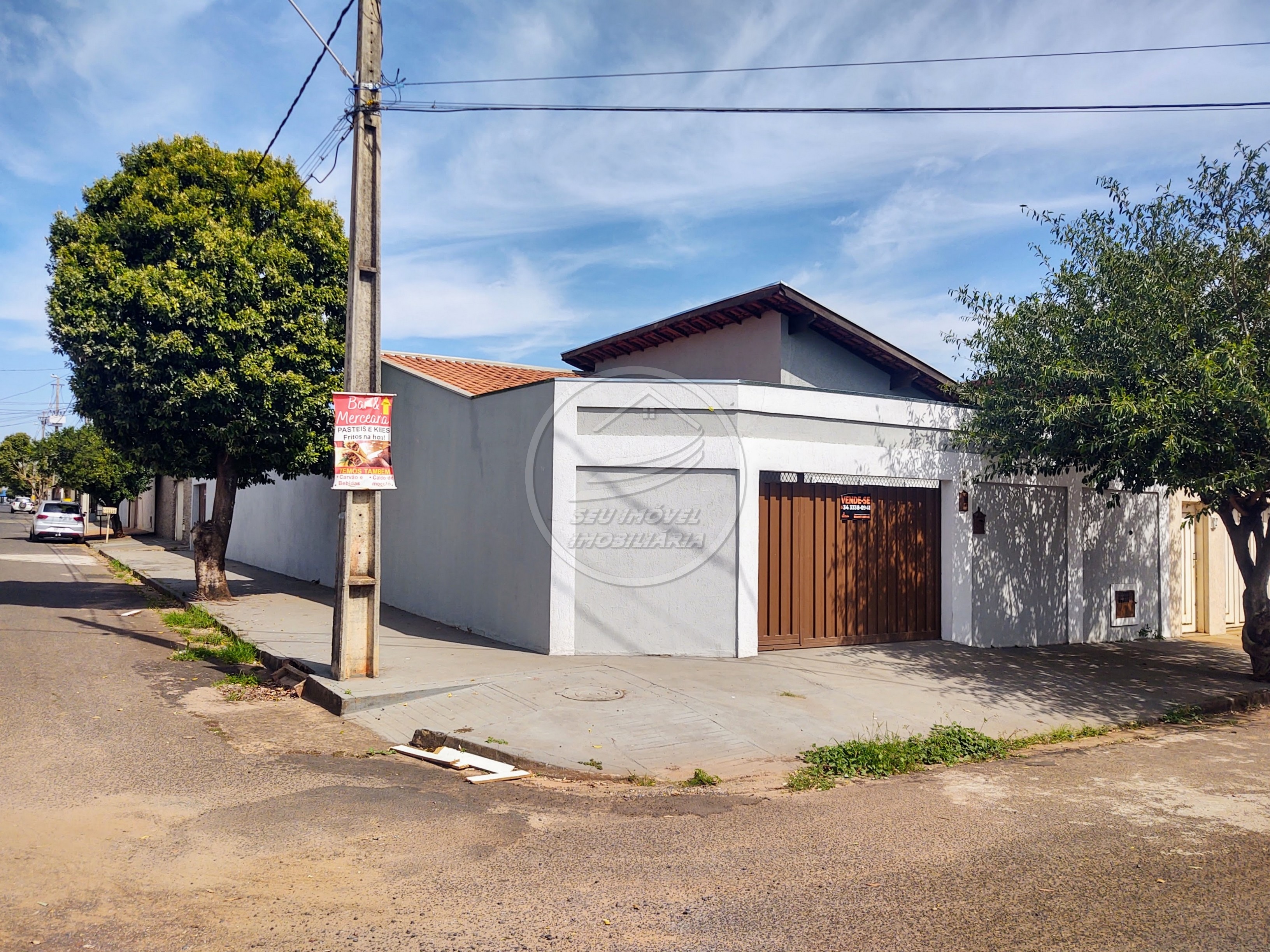 Casa à venda em Uberaba-MG, Beija-flor II, 3 quartos, 1 suíte, 158 m², 3 vagas - Imperdível oportunidade!