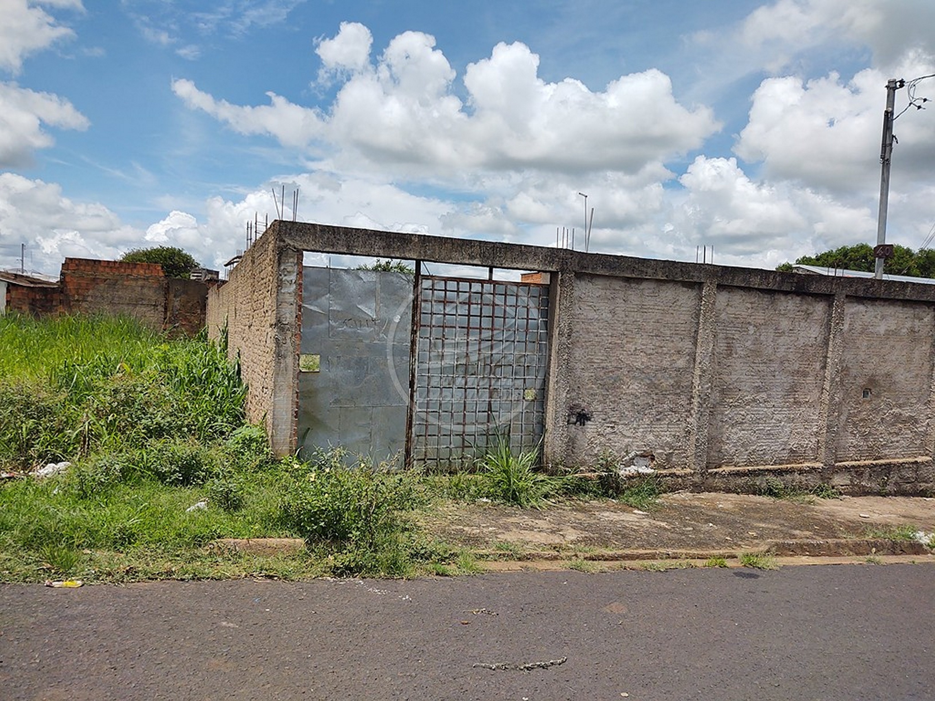 Terreno a venda em Uberaba | Jardim Primavera | Murado e com Portão | R$ 67 mil