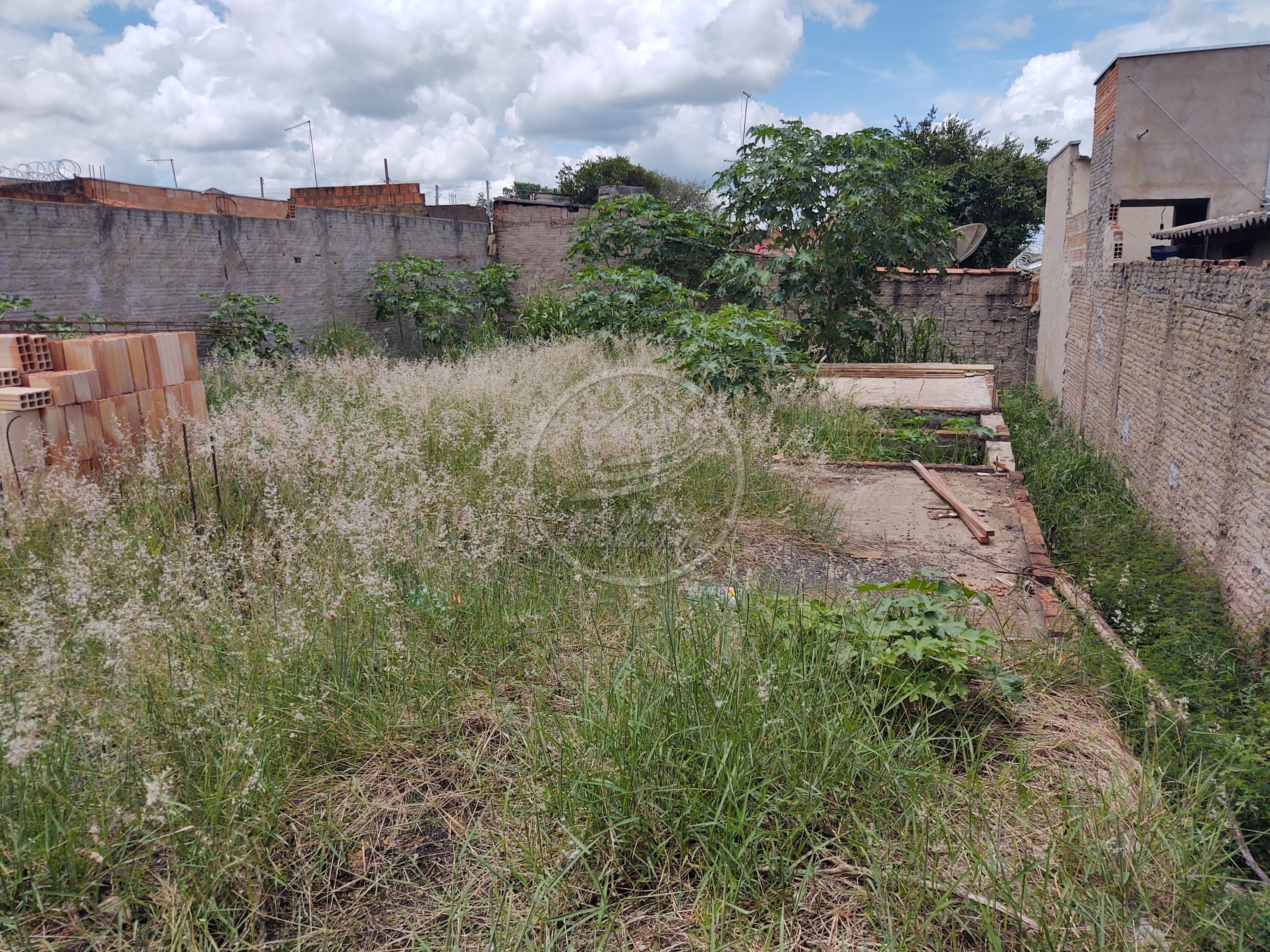 Terreno a venda em Uberaba | Jardim Primavera | Murado e com Portão | R$ 67 mil
