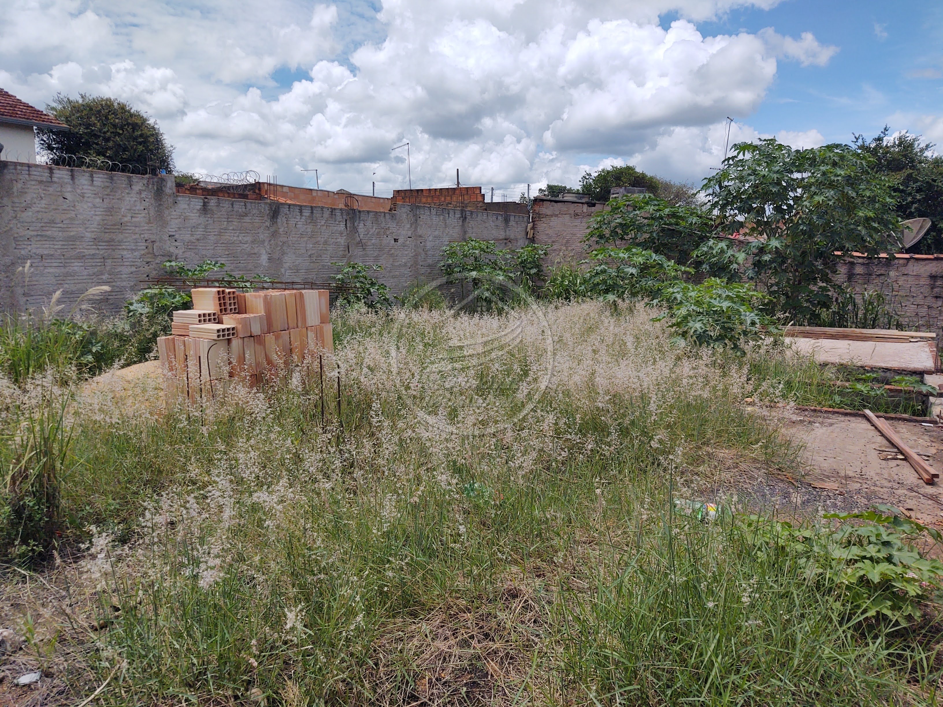 Terreno a venda em Uberaba | Jardim Primavera | Murado e com Portão | R$ 67 mil