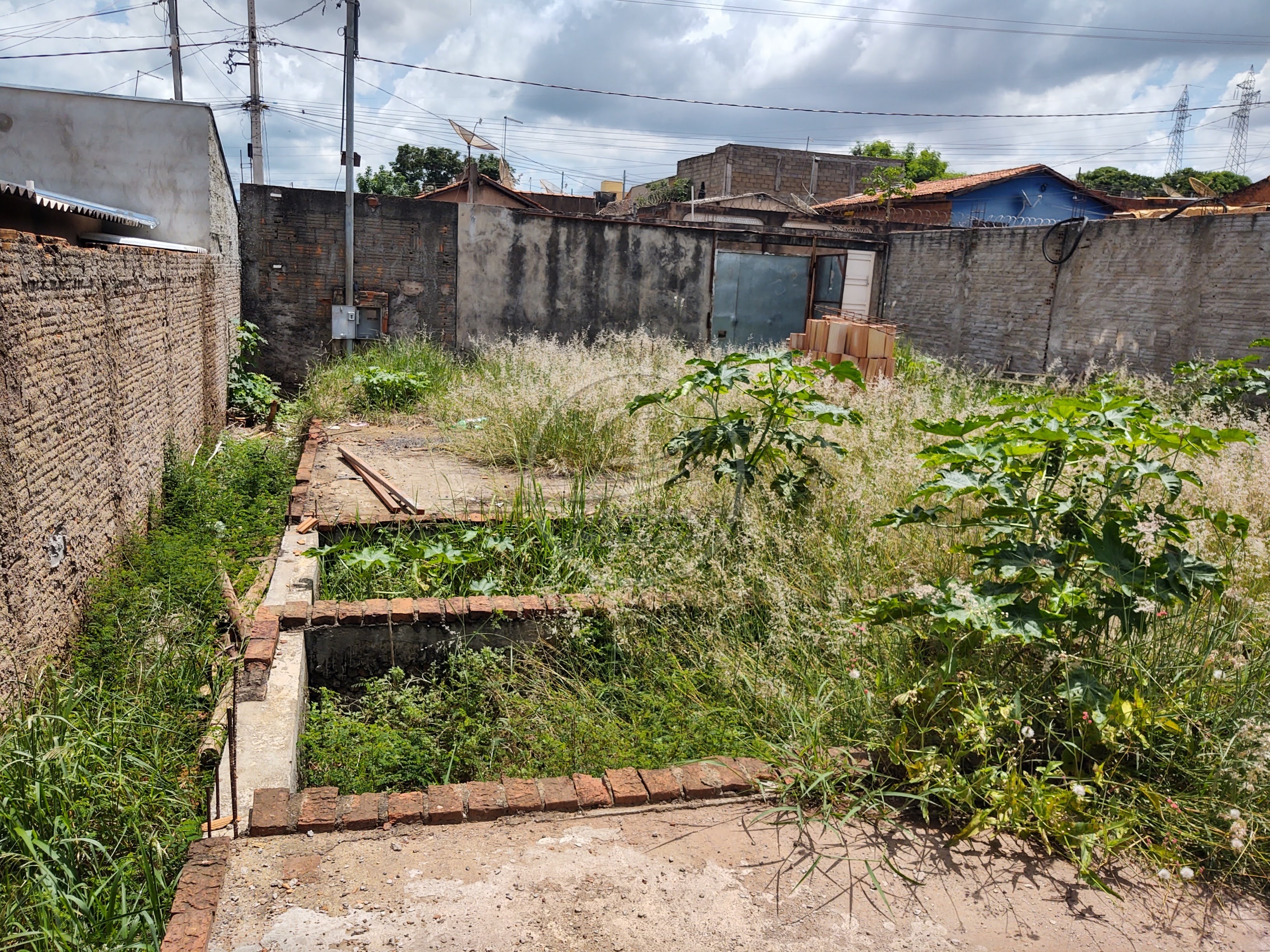 Terreno a venda em Uberaba | Jardim Primavera | Murado e com Portão | R$ 67 mil