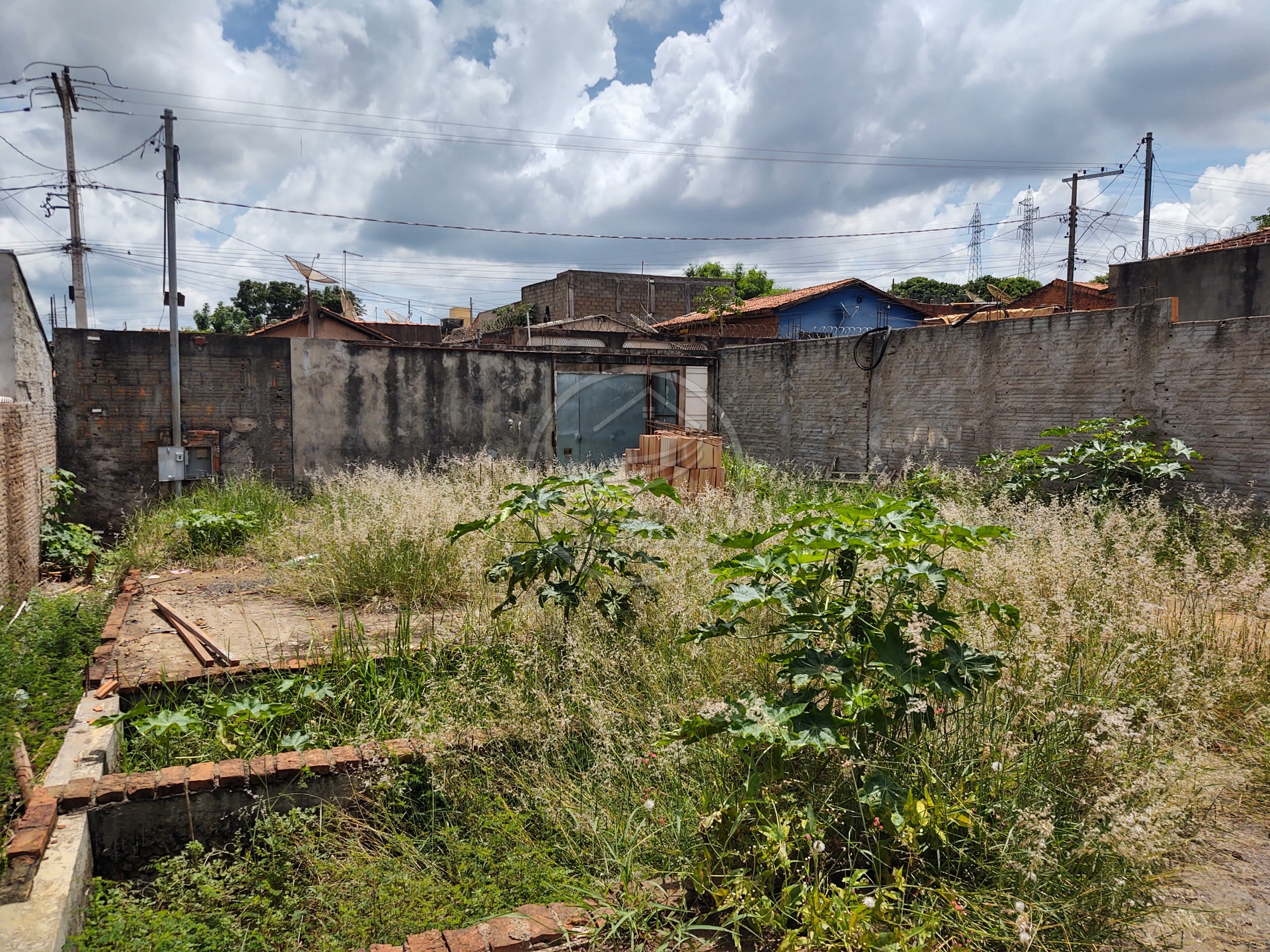 Terreno a venda em Uberaba | Jardim Primavera | Murado e com Portão | R$ 67 mil