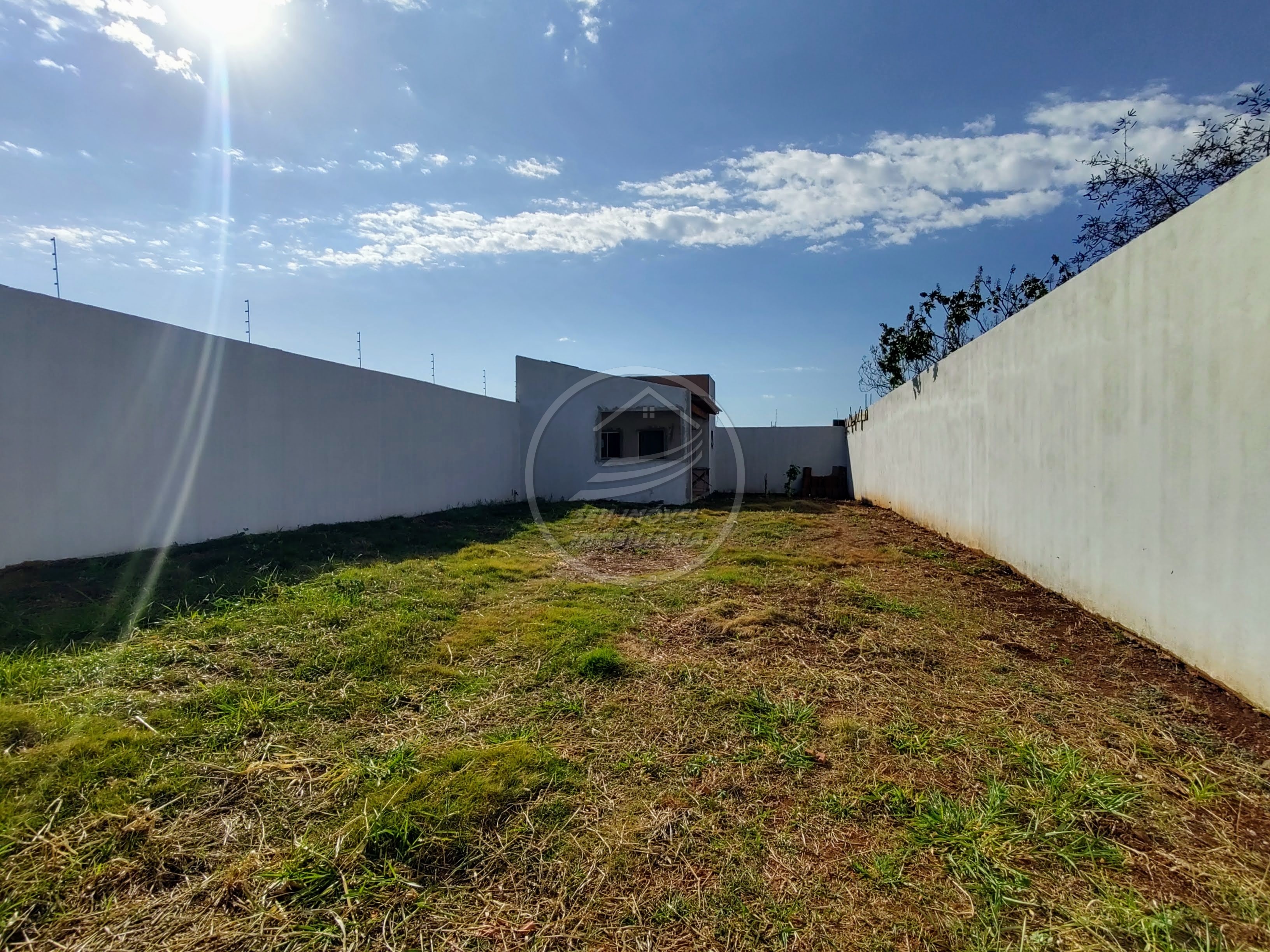 Terreno a venda em Uberaba | Terra Jardim | Edícula com Varanda e Churrasqueira | R$ 155 mil