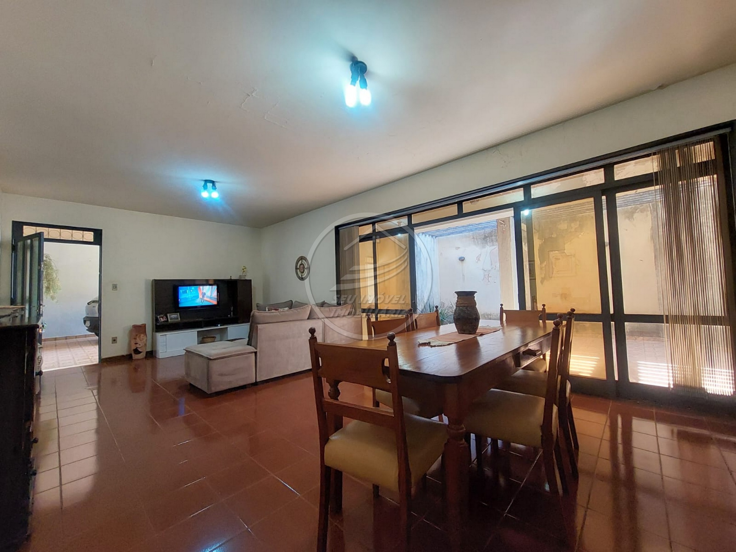 Imperdível oportunidade de casa à venda em Uberaba-MG, no bairro Estados Unidos: 3 quartos, 1 suite, 2 salas, 2 banheiros, 3 vagas de garagem, 19