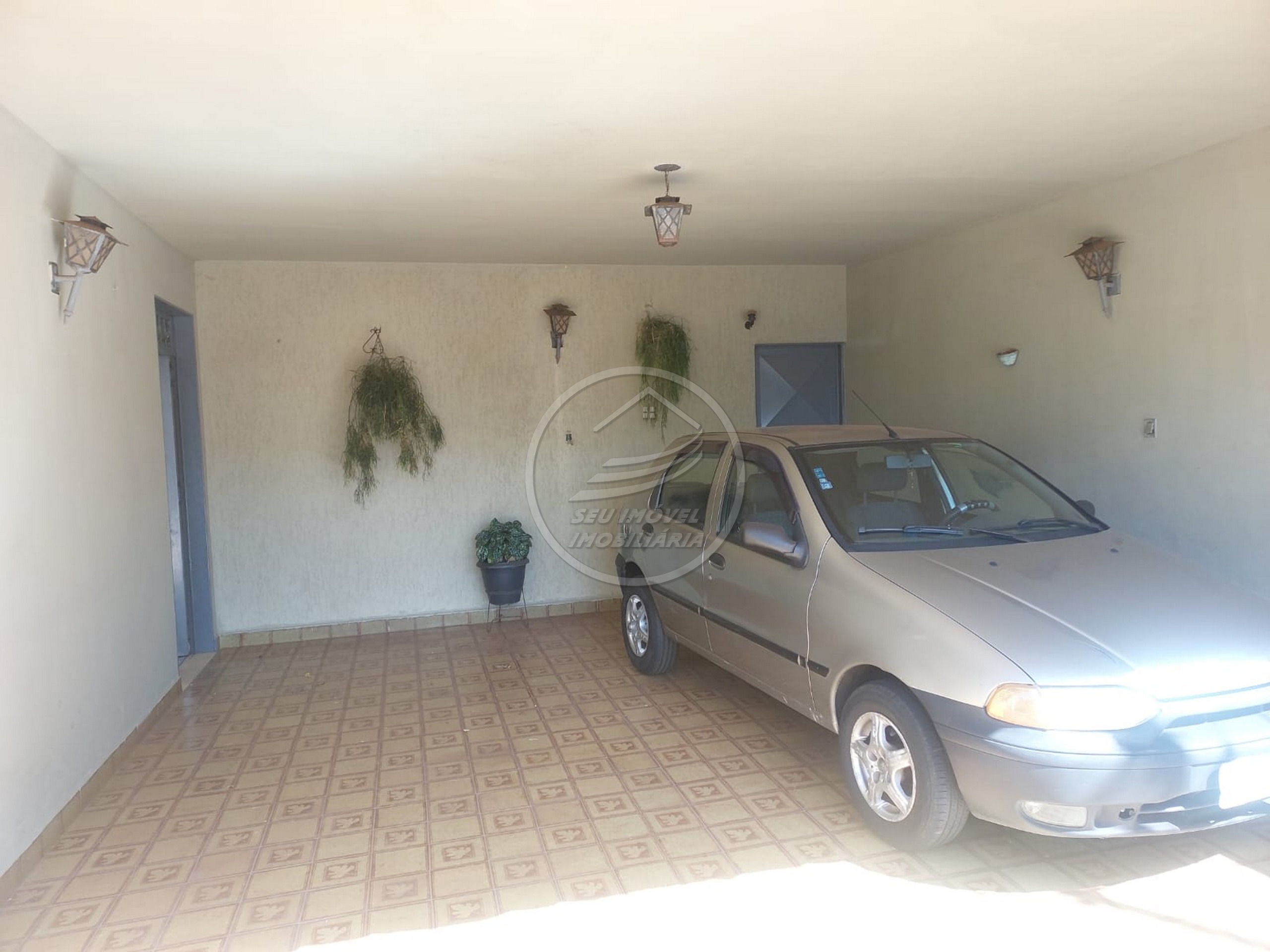 Imperdível oportunidade de casa à venda em Uberaba-MG, no bairro Estados Unidos: 3 quartos, 1 suite, 2 salas, 2 banheiros, 3 vagas de garagem, 19